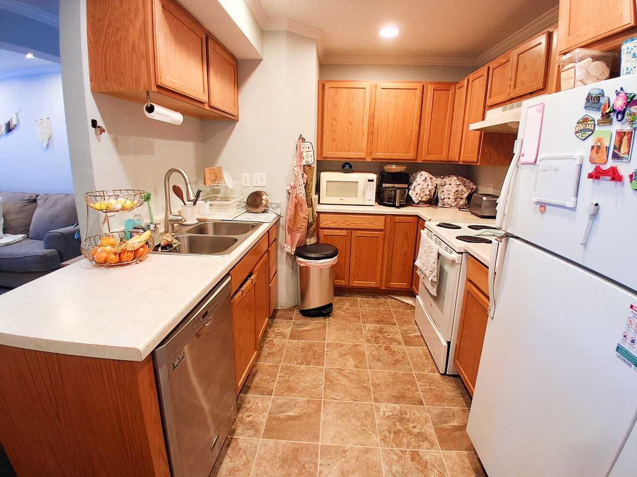 1541 N Riverside Ave - Photo 4 of 22