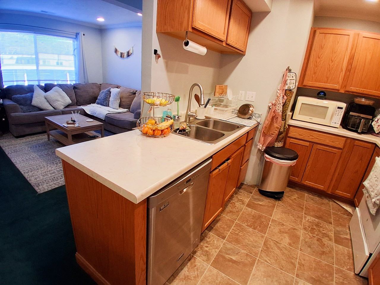 1541 N Riverside Ave - Photo 6 of 22