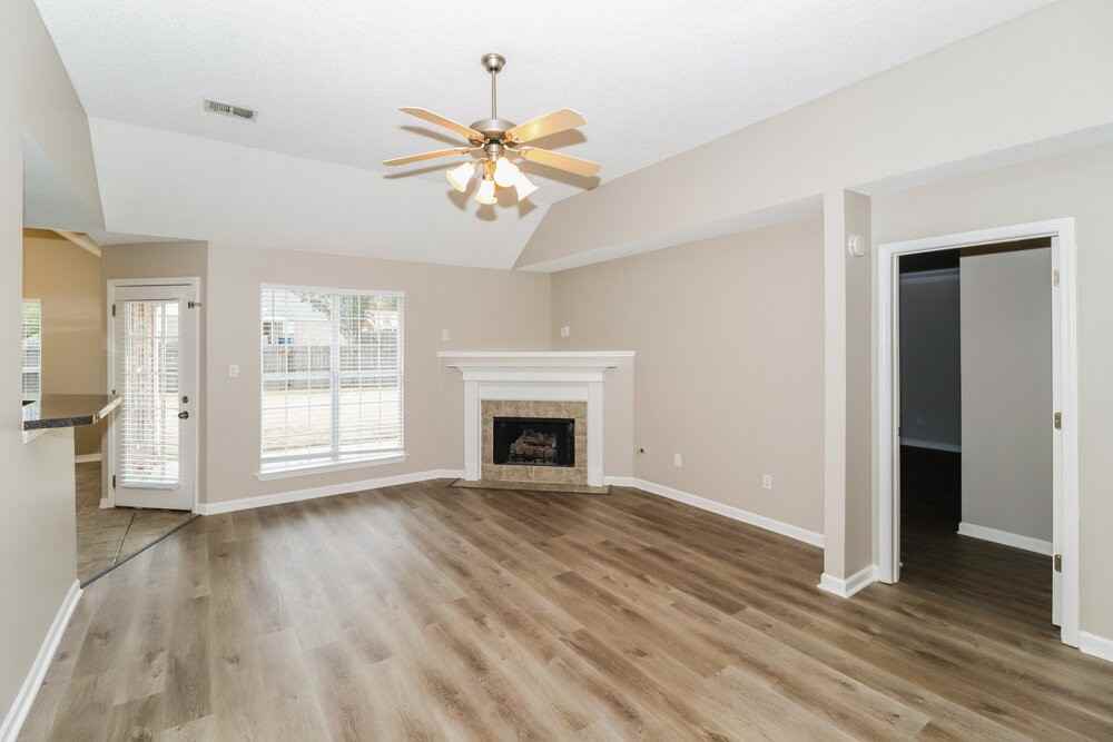 6499 Sandbourne E - Photo 5 of 17