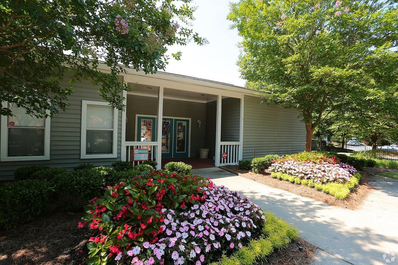 Overlook Gardens Apartments - Photo 5 of 33