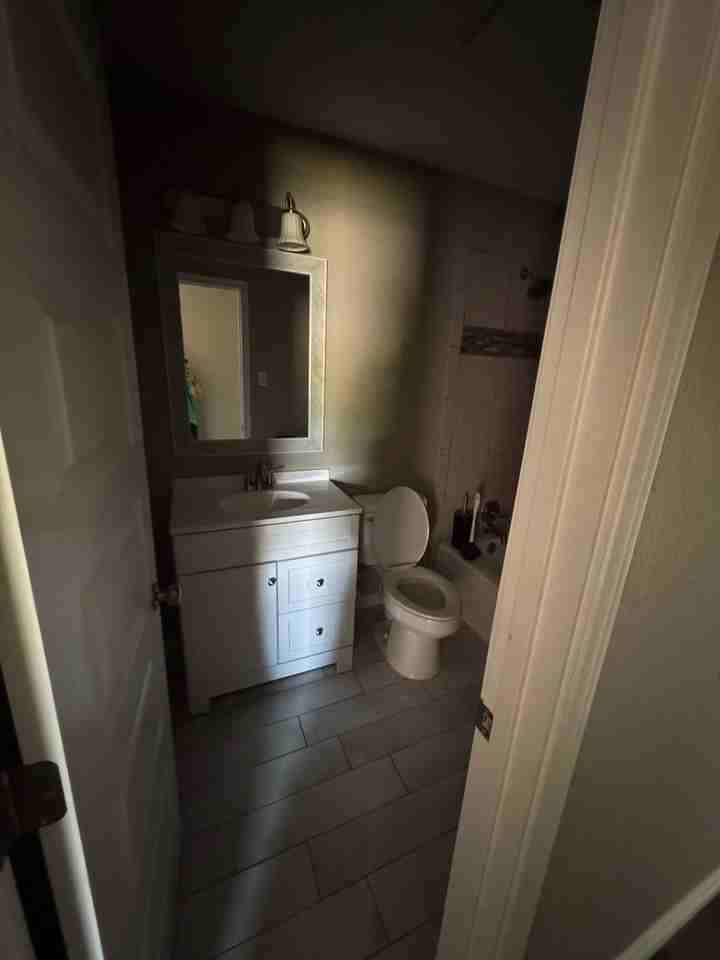 605 S Ridgeway Dr #1 - Photo 5 of 12