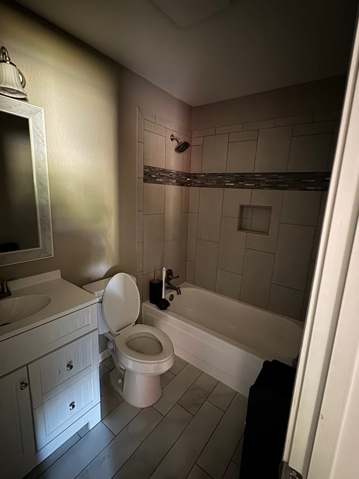 605 S Ridgeway Dr #1 - Photo 6 of 12