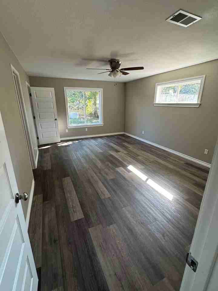 605 S Ridgeway Dr #1 - Photo 7 of 12