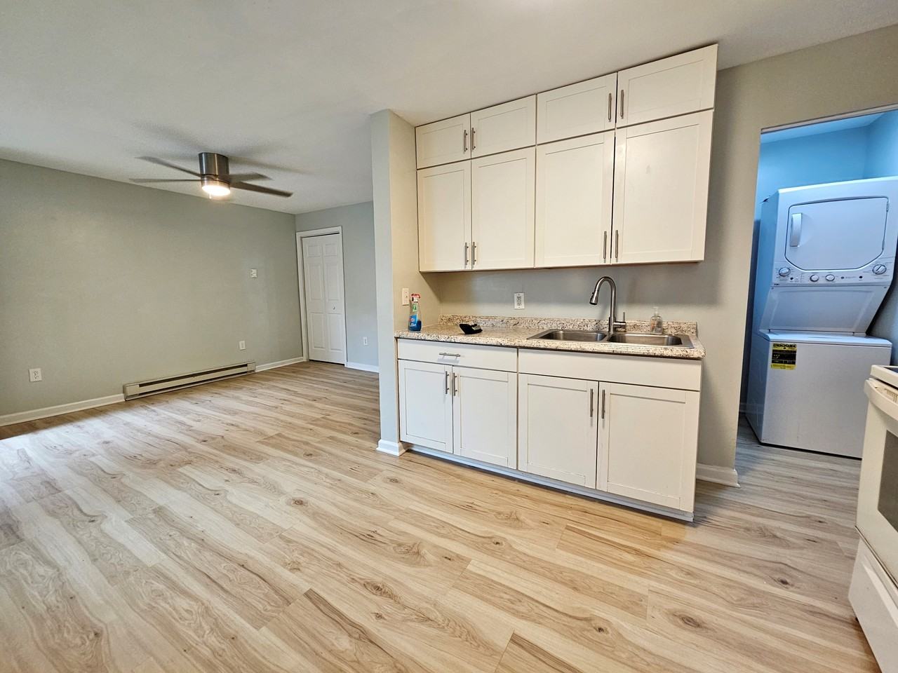 510 Rockland Ave #B - Photo 4 of 9
