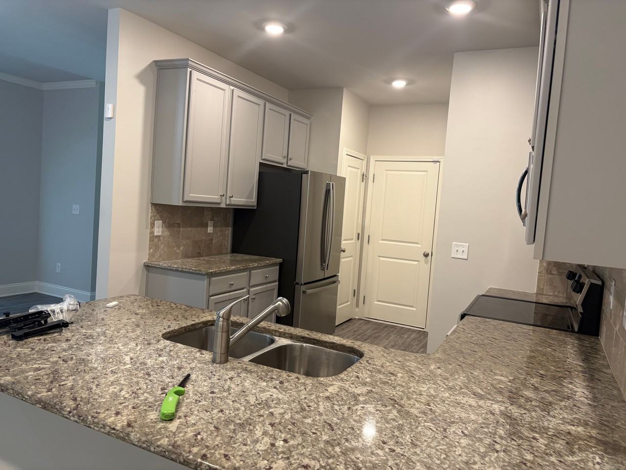 2557 Castellan Dr - Photo 5 of 17