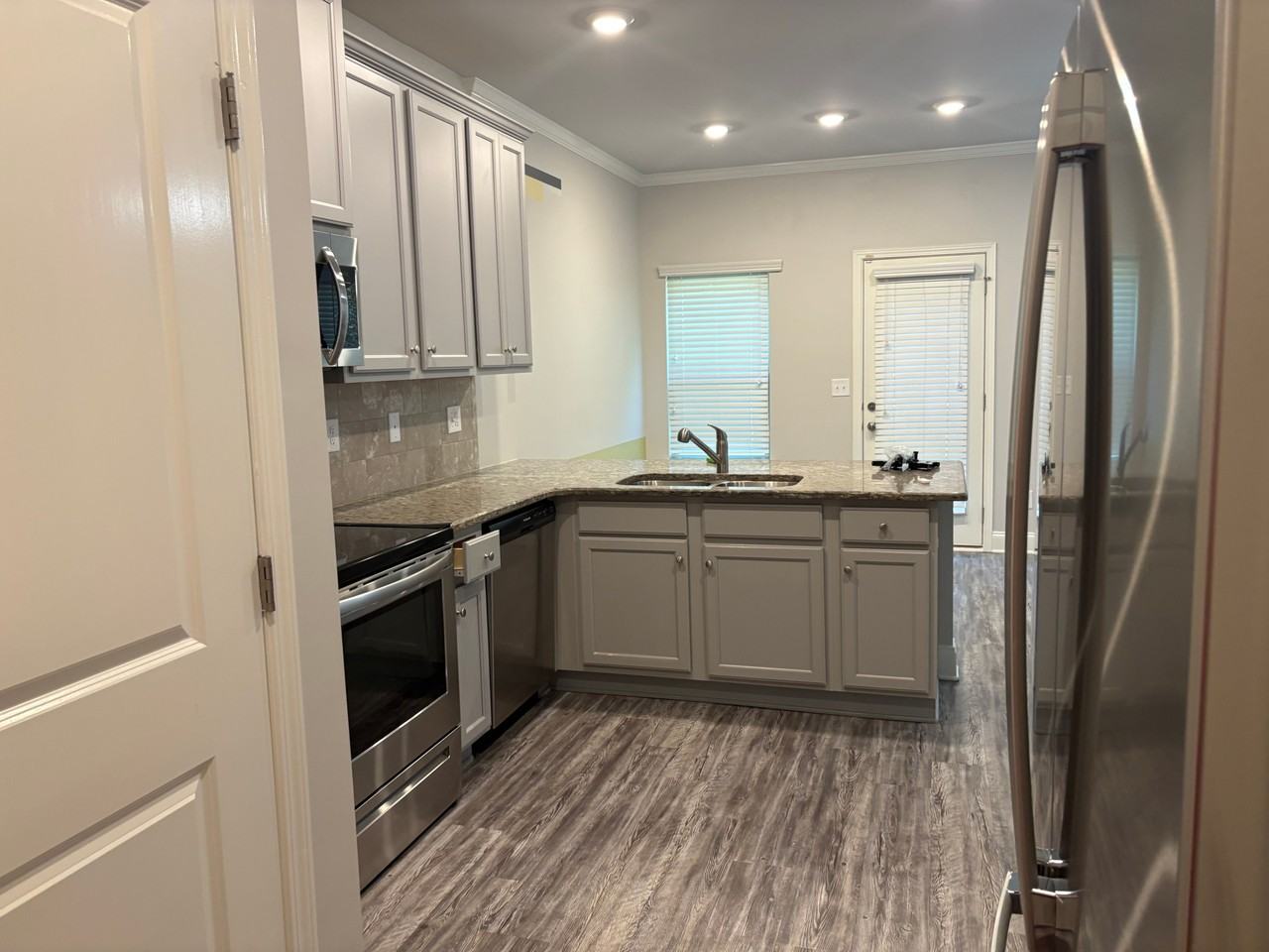 2557 Castellan Dr - Photo 6 of 17