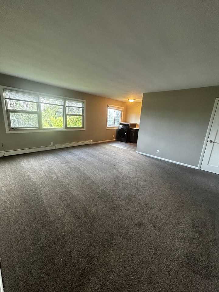 1807 E 3rd St #9 - Photo 4 of 14