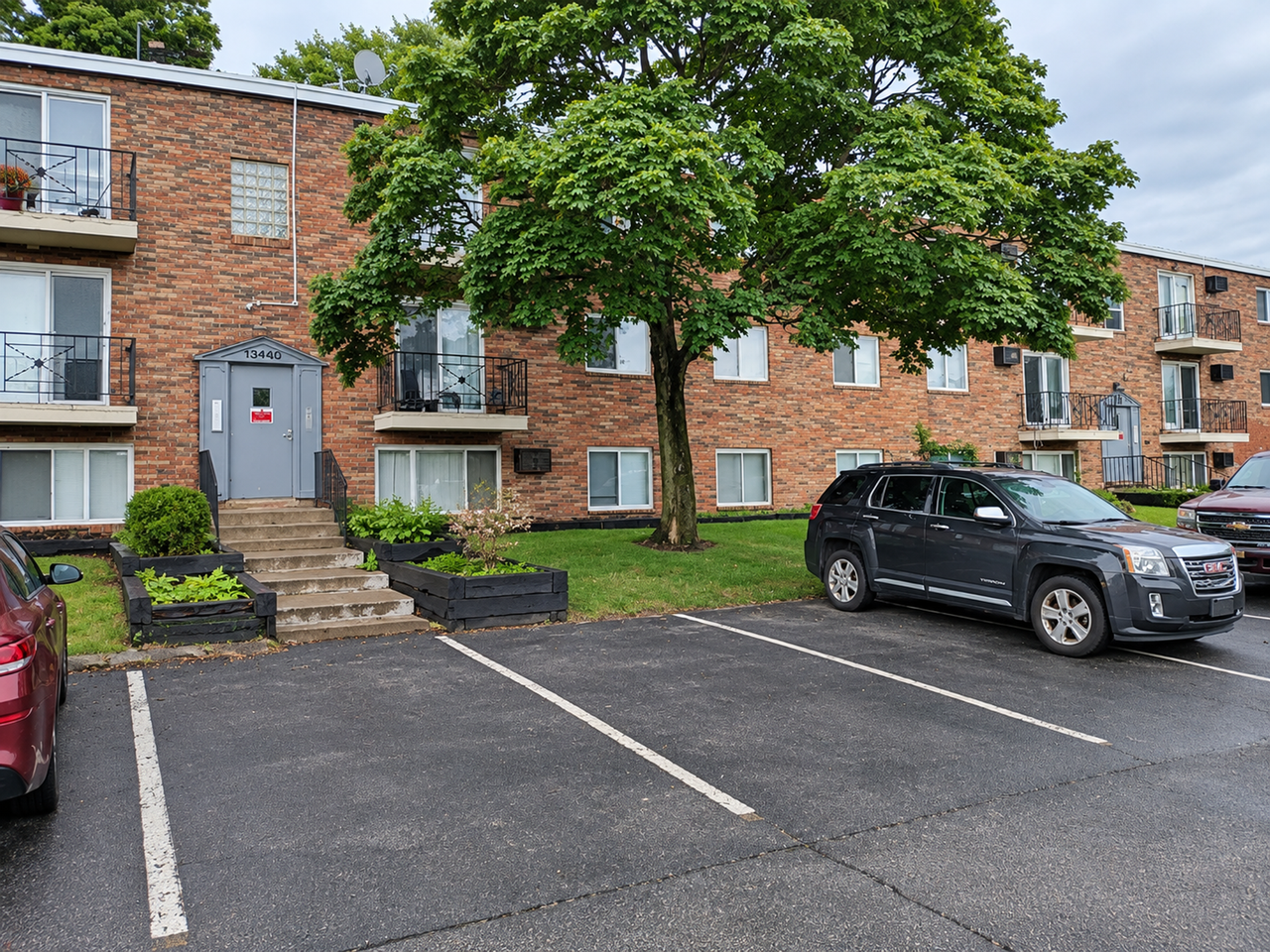 Euclid Emerald Apartments - Photo 4 of 28