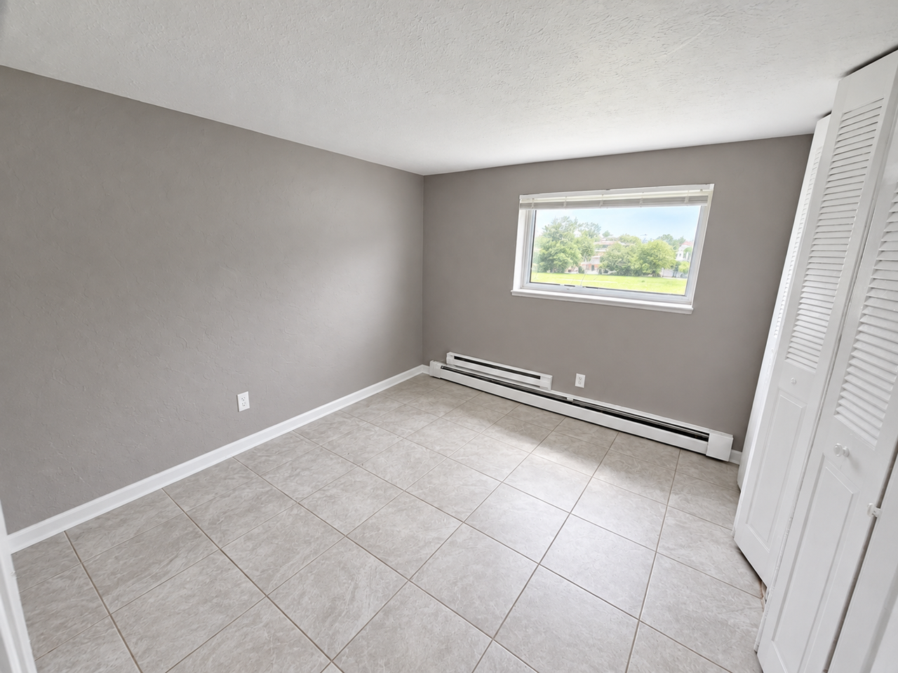 Euclid Emerald Apartments - Photo 5 of 28
