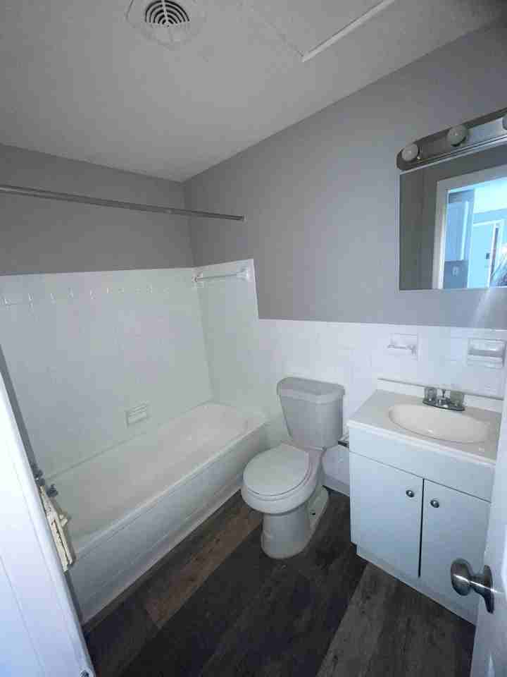 Euclid Emerald Apartments - Photo 6 of 28