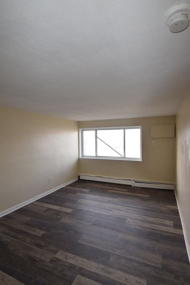 Euclid Emerald Apartments - Photo 7 of 28