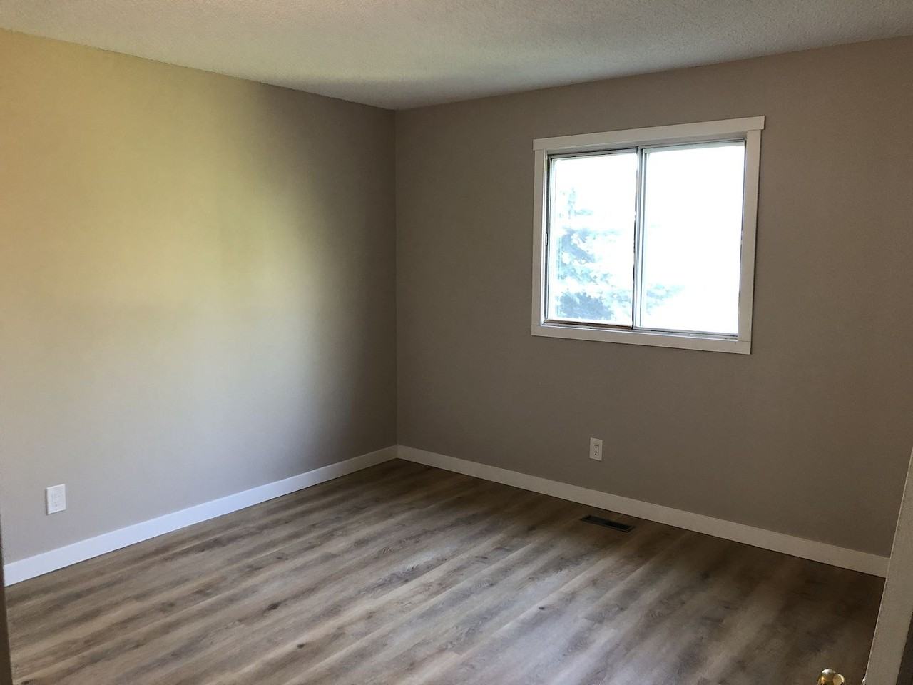 28 Bedwood Cres Ne - Photo 6 of 13