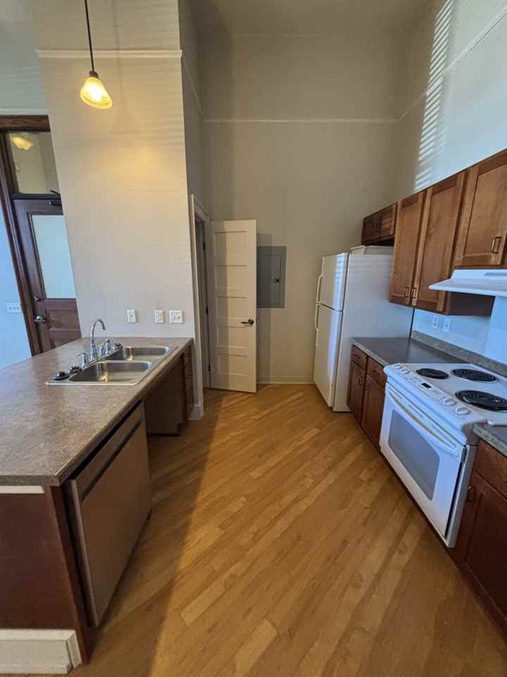 1521 Tower Ave #105 - Photo 3 of 10