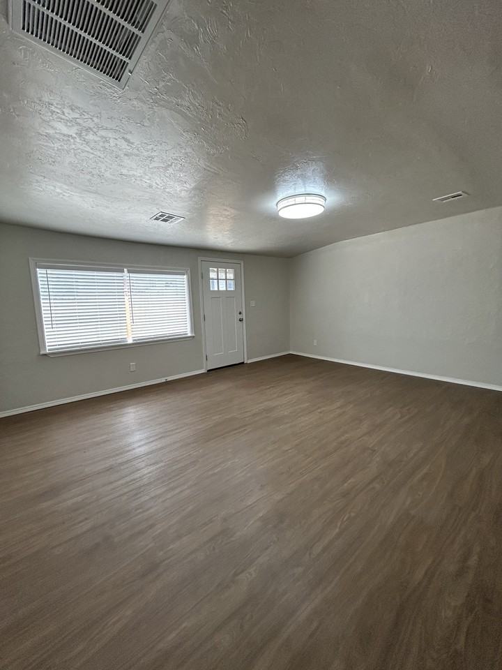 711 1/2 W Hill St #1 - Photo 3 of 14
