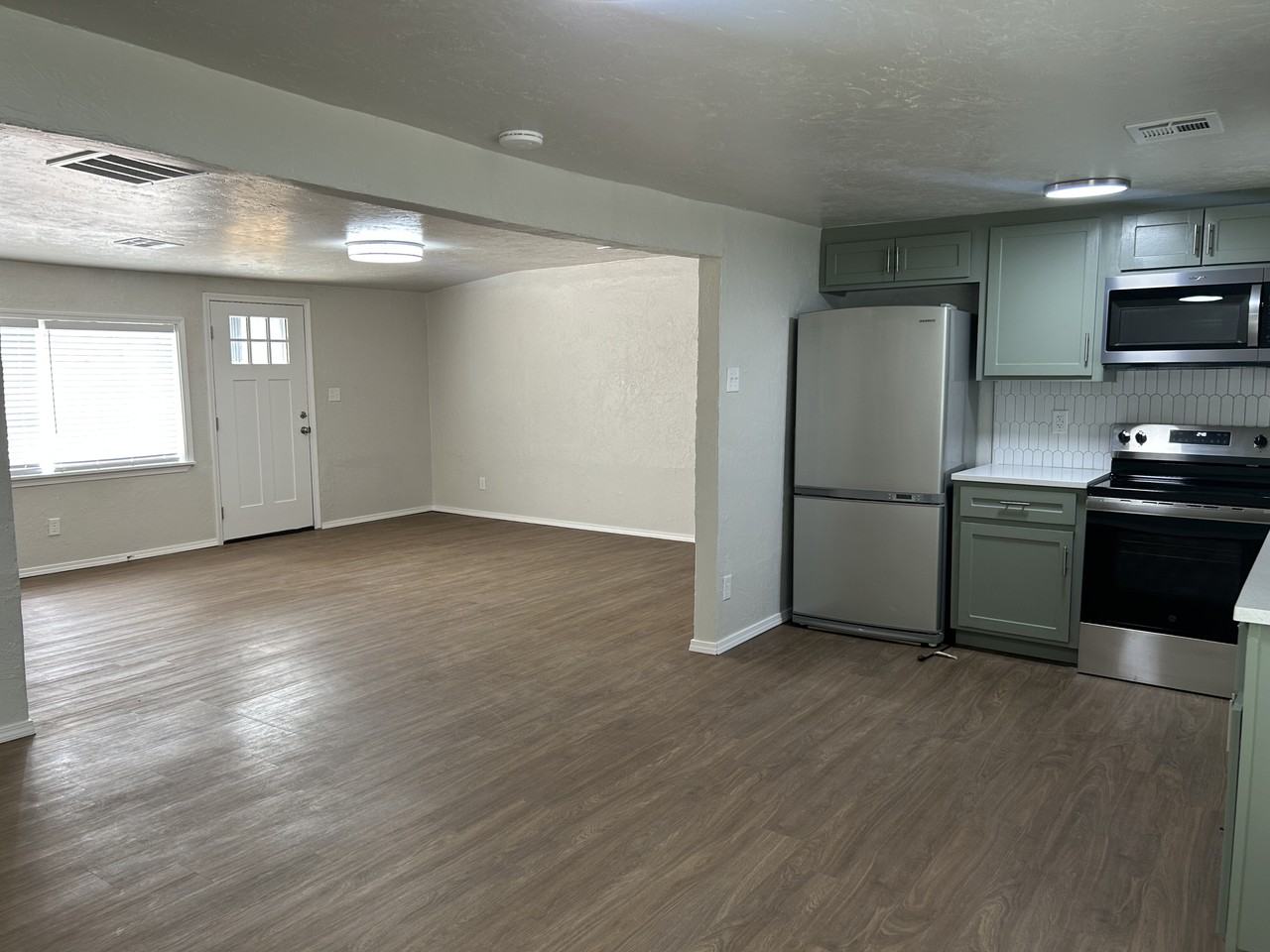 711 1/2 W Hill St #1 - Photo 6 of 14