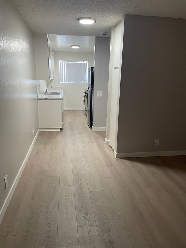 BAYVIEW - Photo 3 of 31