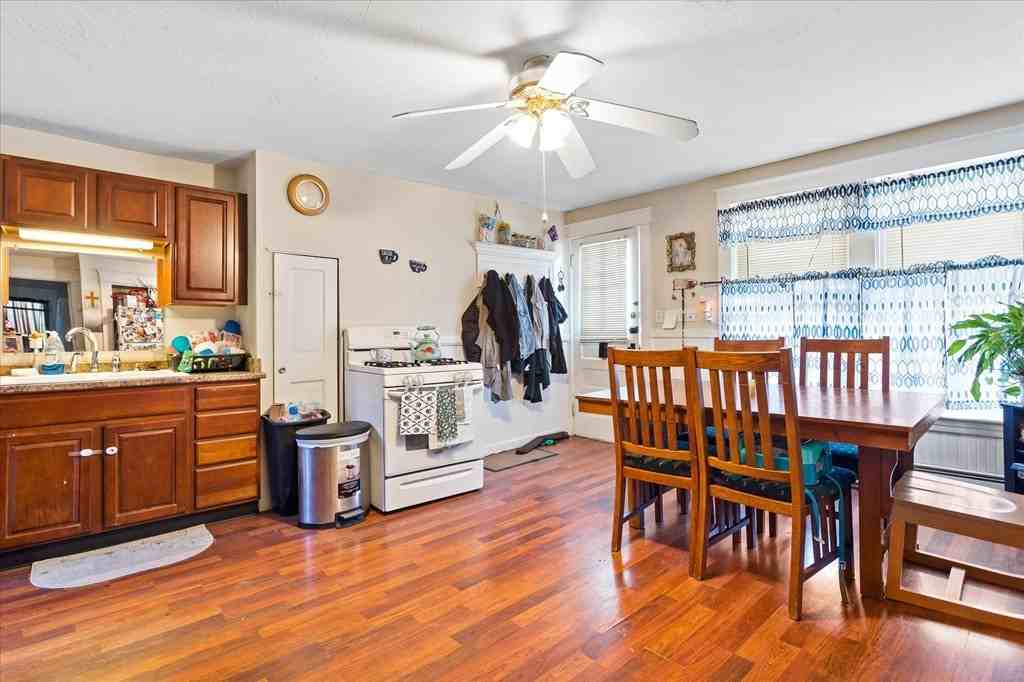 124 3rd St Apt 2f #2F - Photo 2 of 10
