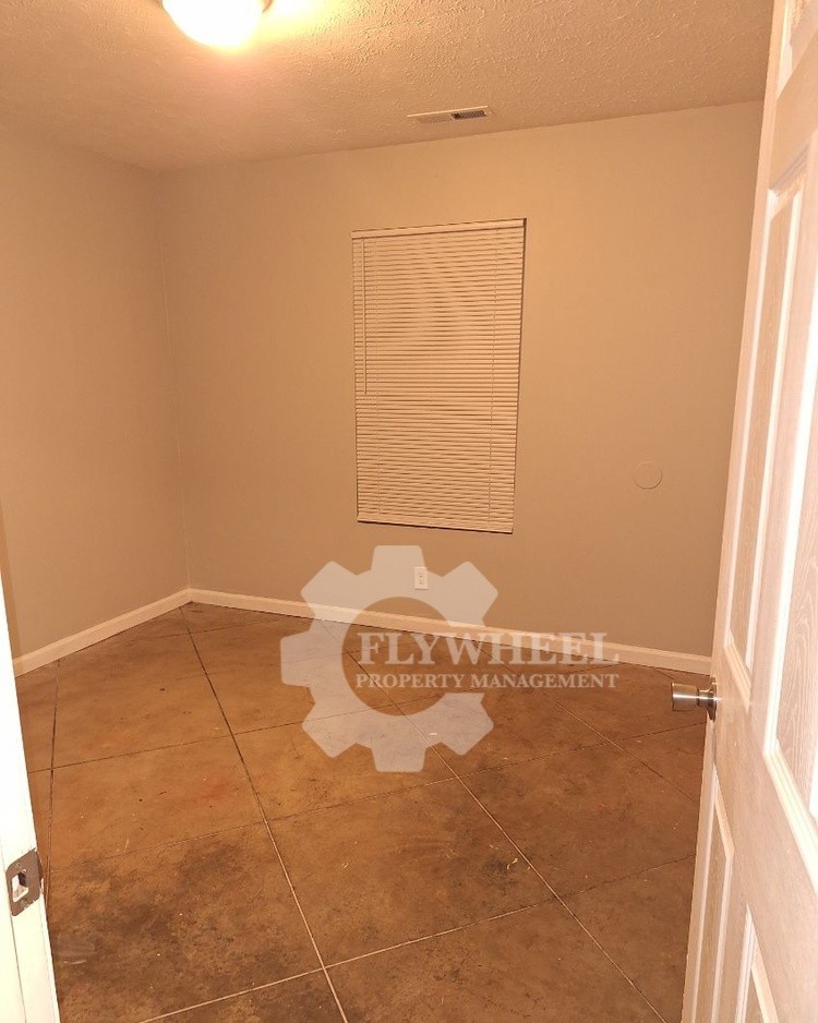 2063 Leota St #1 - Photo 4 of 10