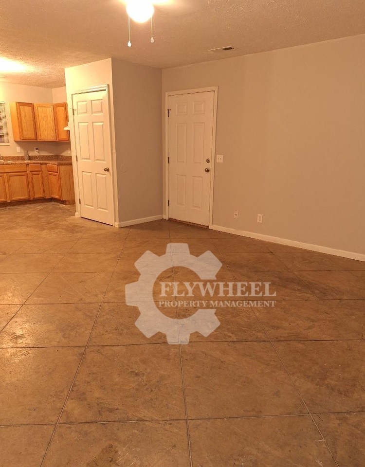 2063 Leota St #1 - Photo 6 of 10