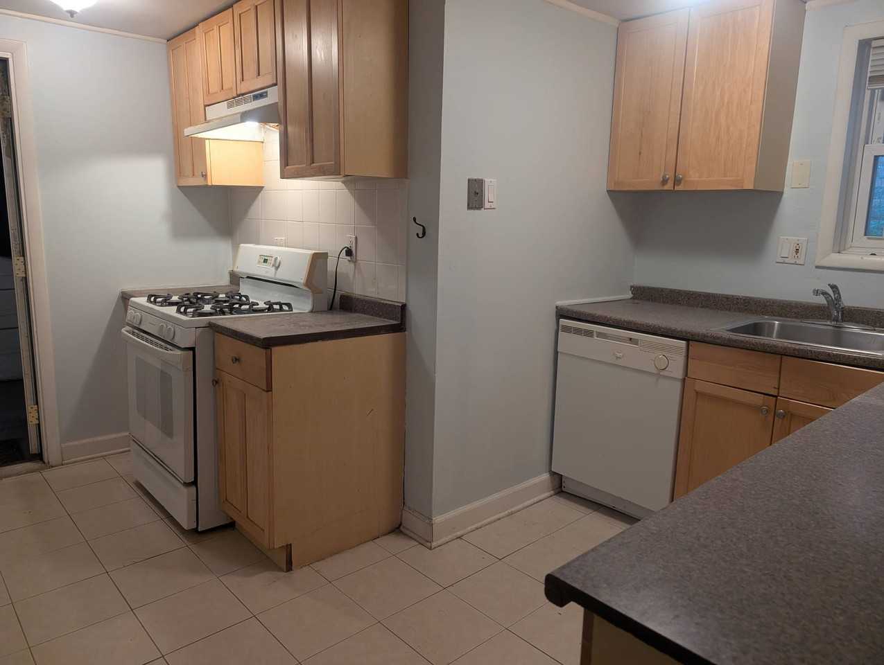 333 Sherman AvenueGarden - Photo 2 of 9