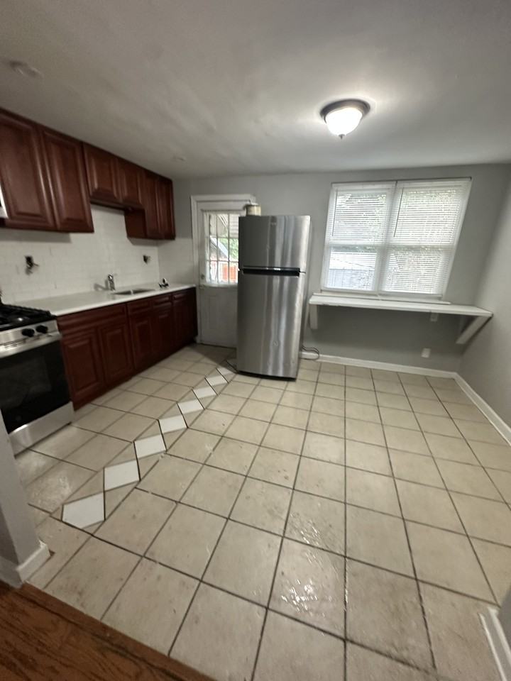 3737 Richmond St #1 - Photo 4 of 7