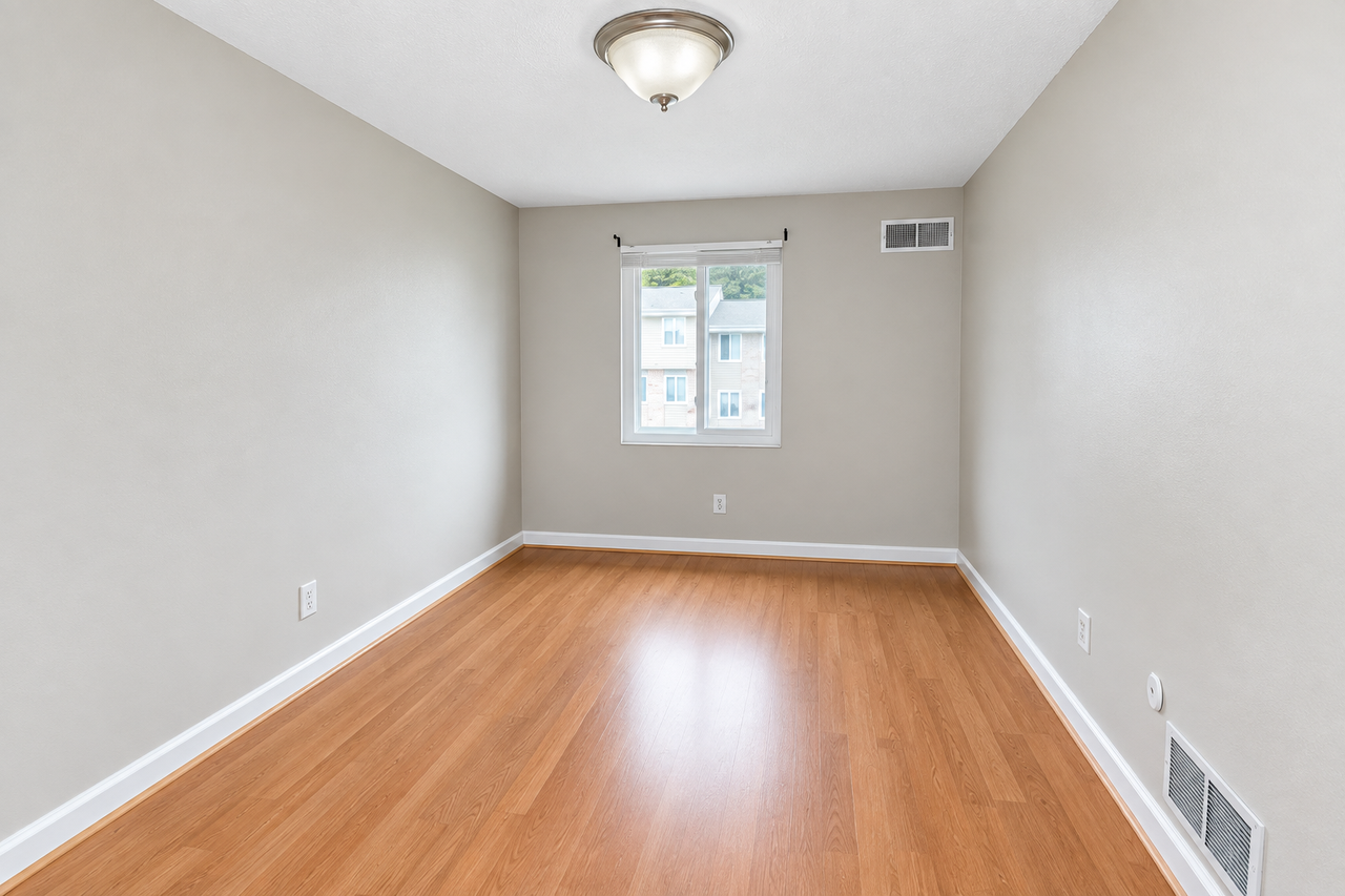2807 LINCOLN WAYAPT 16 #16 - Photo 7 of 13