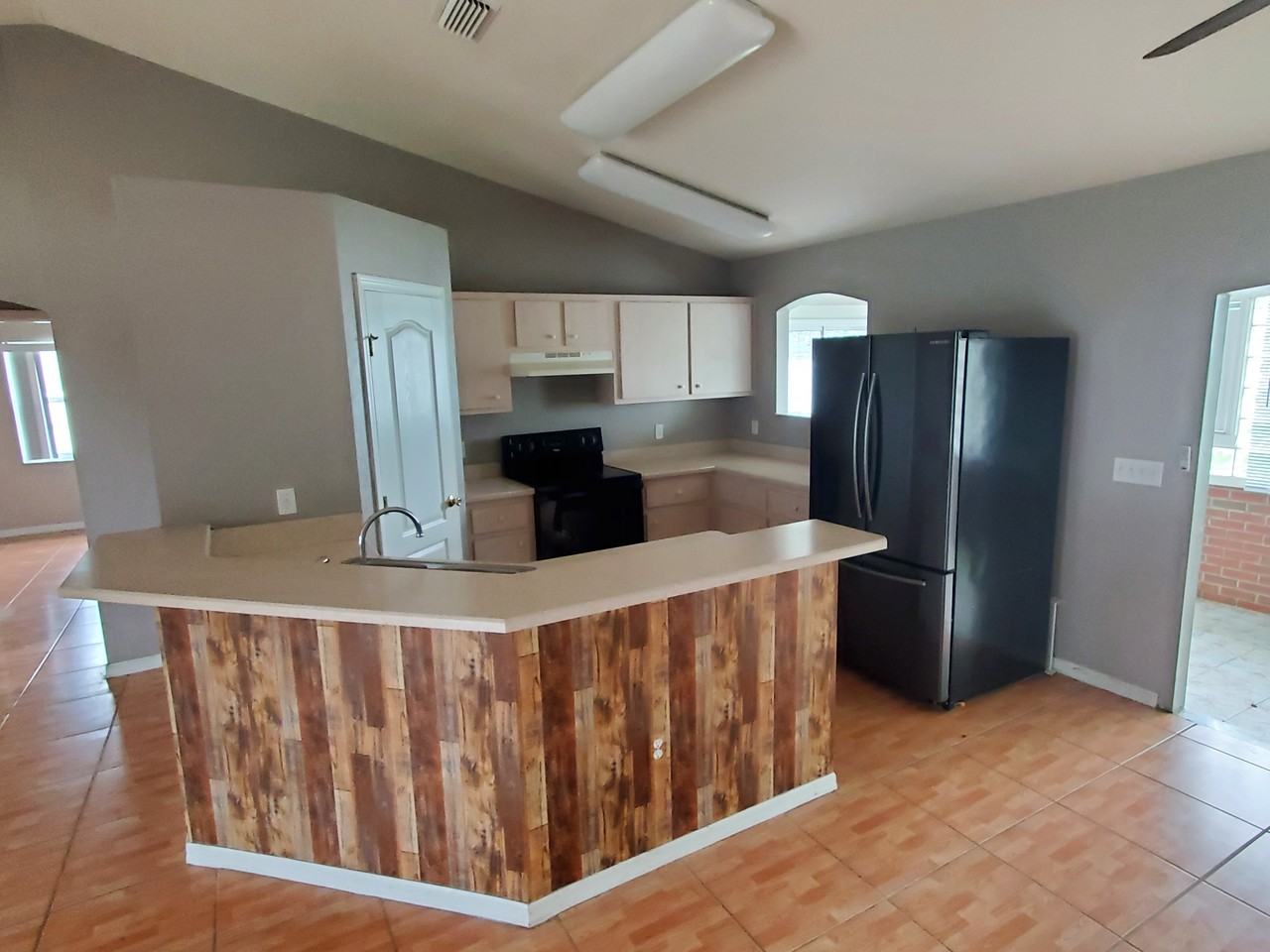 6064 Sw 82nd Pl #1 - Photo 3 of 4