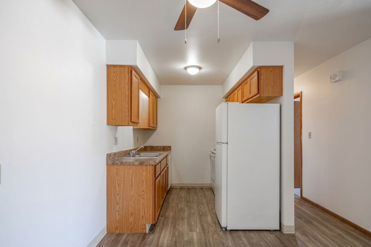 Willowick Apartments - Photo 2 of 7