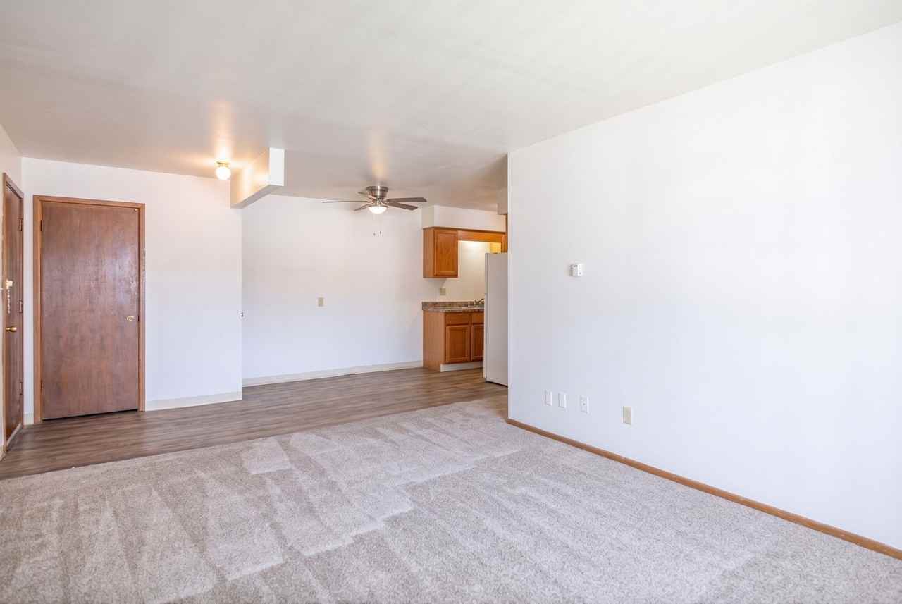 Willowick Apartments - Photo 3 of 7