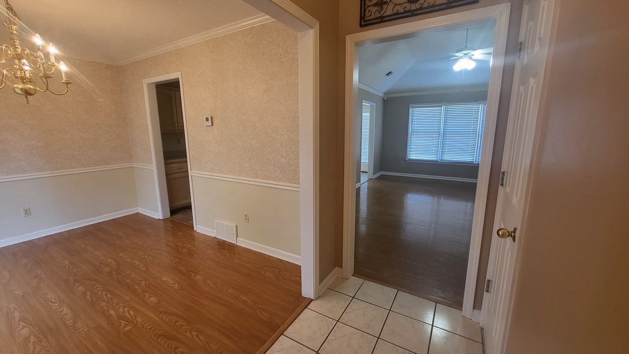 9246 Chalkwell Avenue1 #1 - Photo 4 of 27