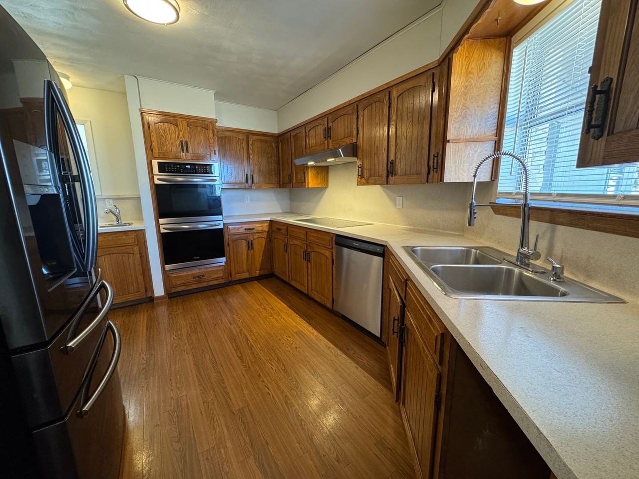 552 Lawson Ln - Photo 4 of 45
