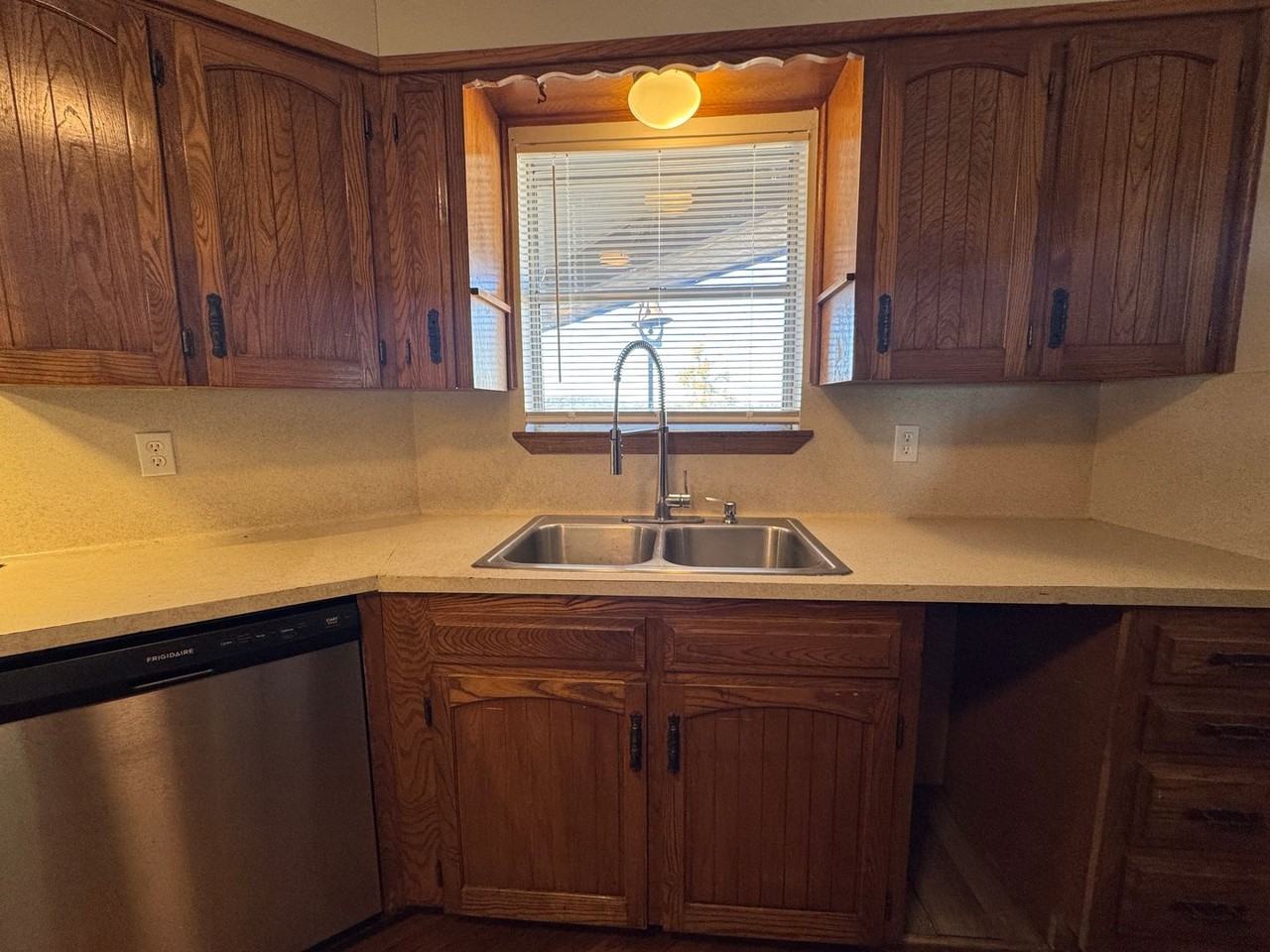 552 Lawson Ln - Photo 5 of 45
