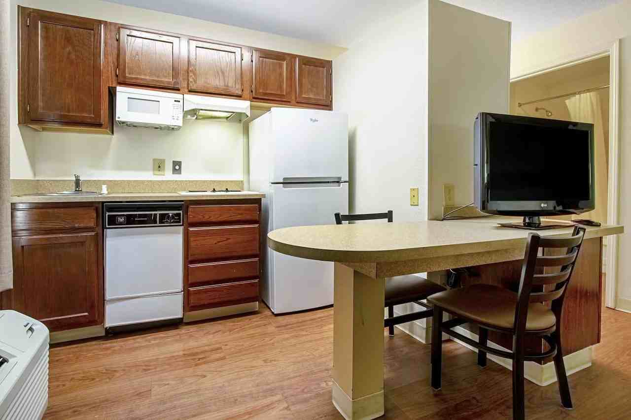 Emerald Suites Black Canyon - Photo 2 of 20