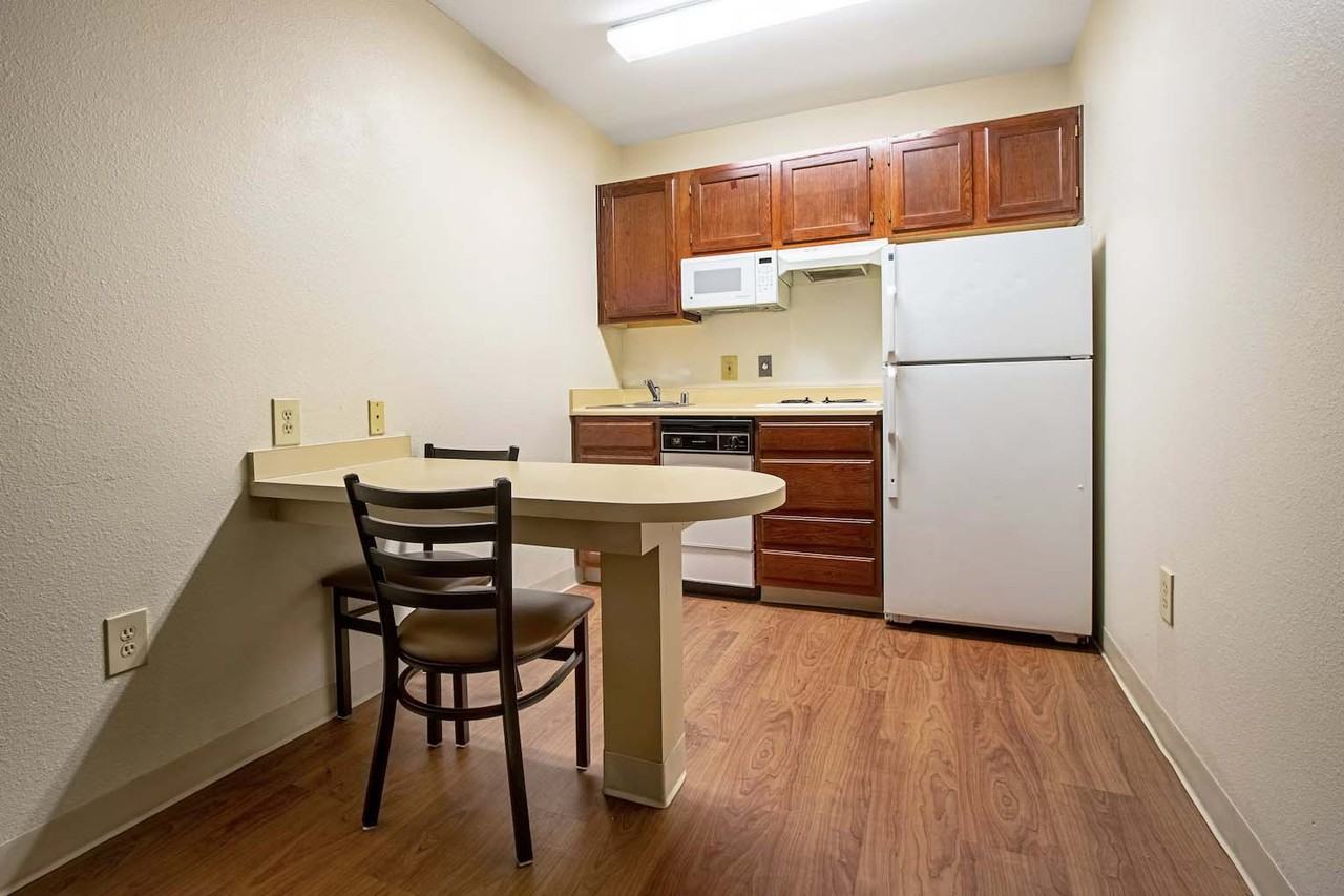 Emerald Suites Black Canyon - Photo 3 of 20