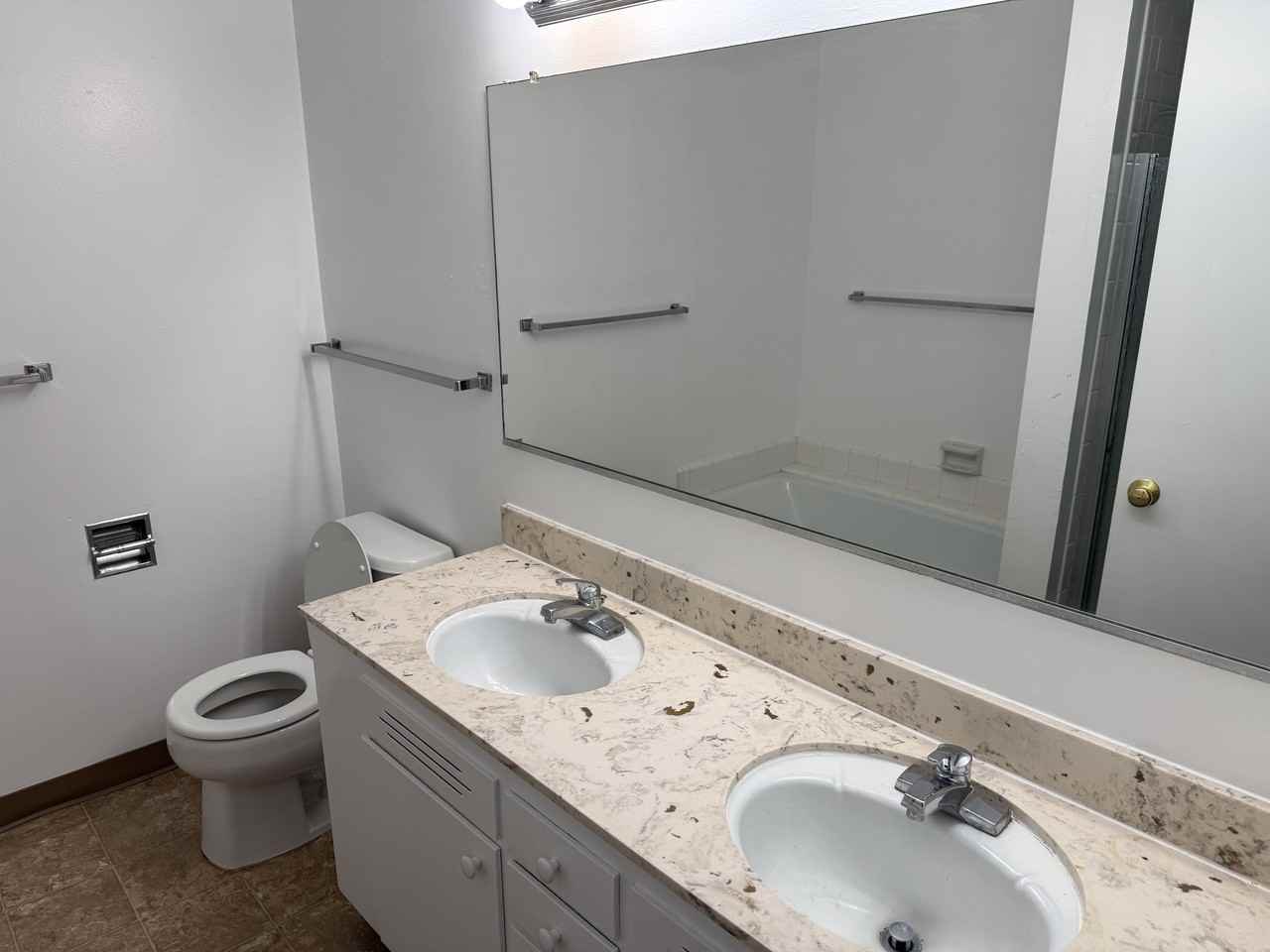 101 Elliott Ave #7 - Photo 6 of 12