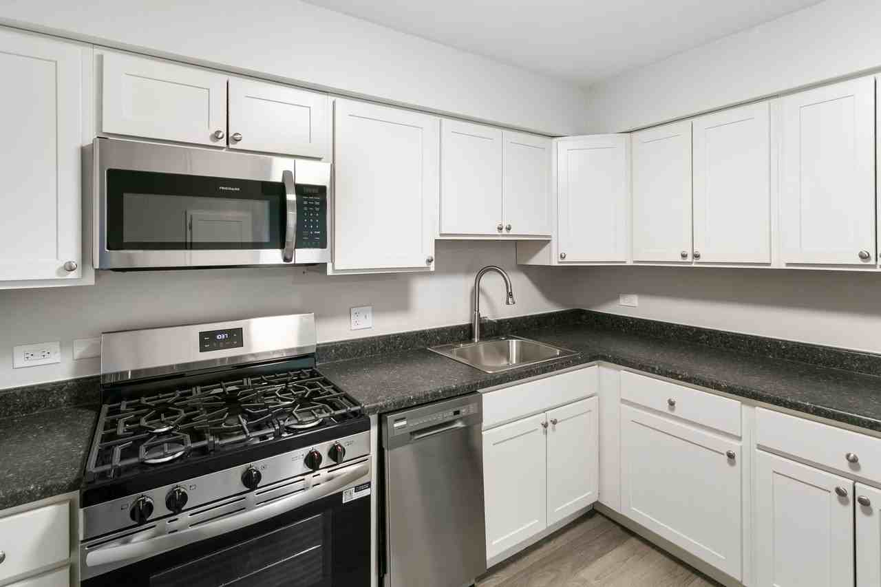 705 S Milwaukee Ave #109