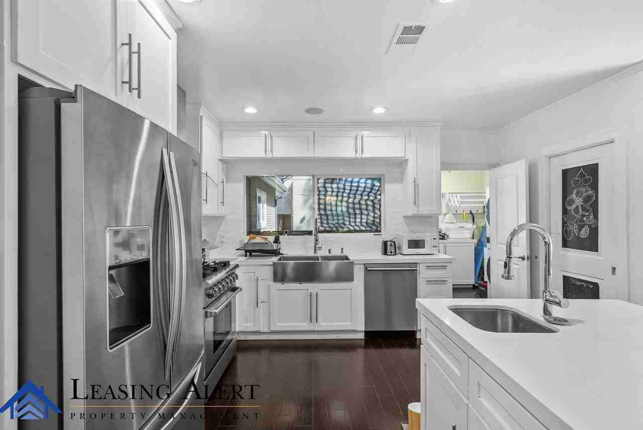 1326 N Fairfax Ave #1 - Photo 7 of 27