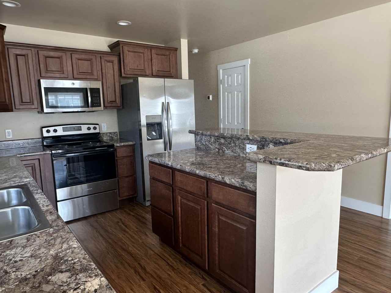 2222 Sierra Vista Cir - Photo 3 of 17