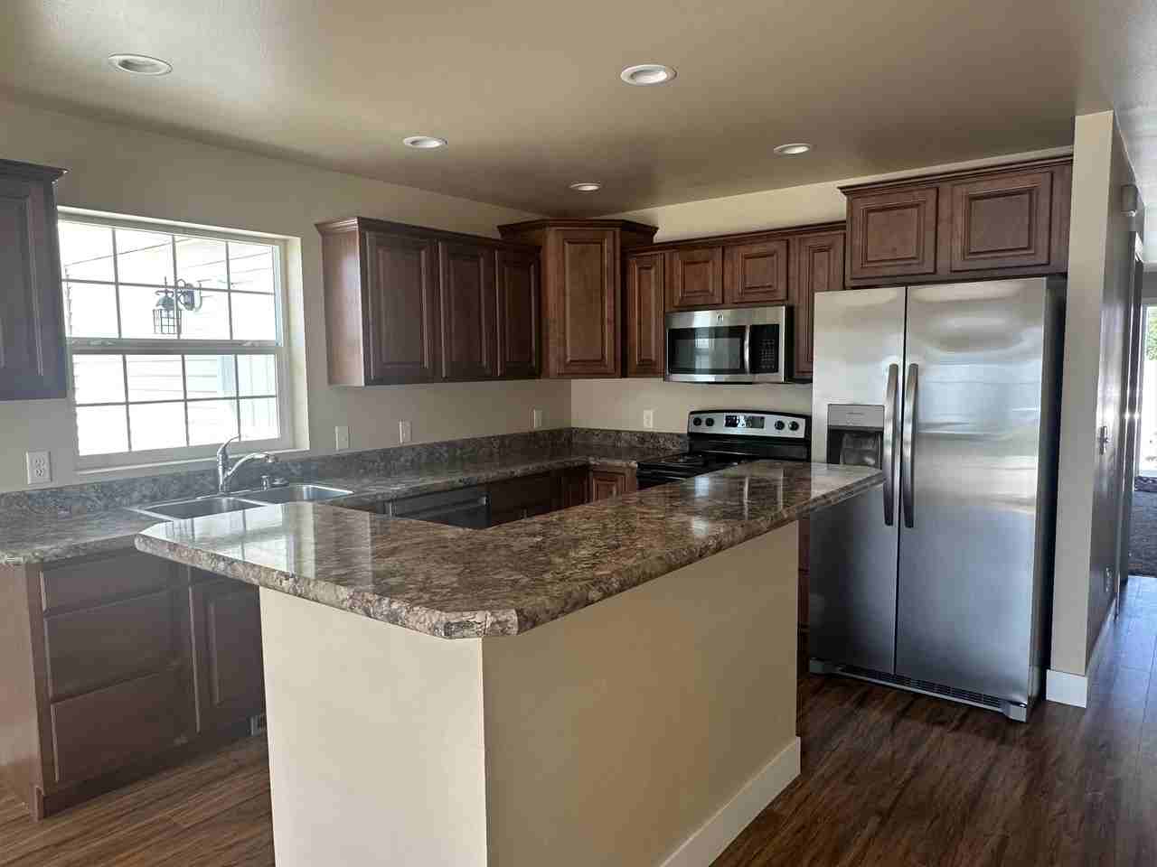 2222 Sierra Vista Cir - Photo 4 of 17