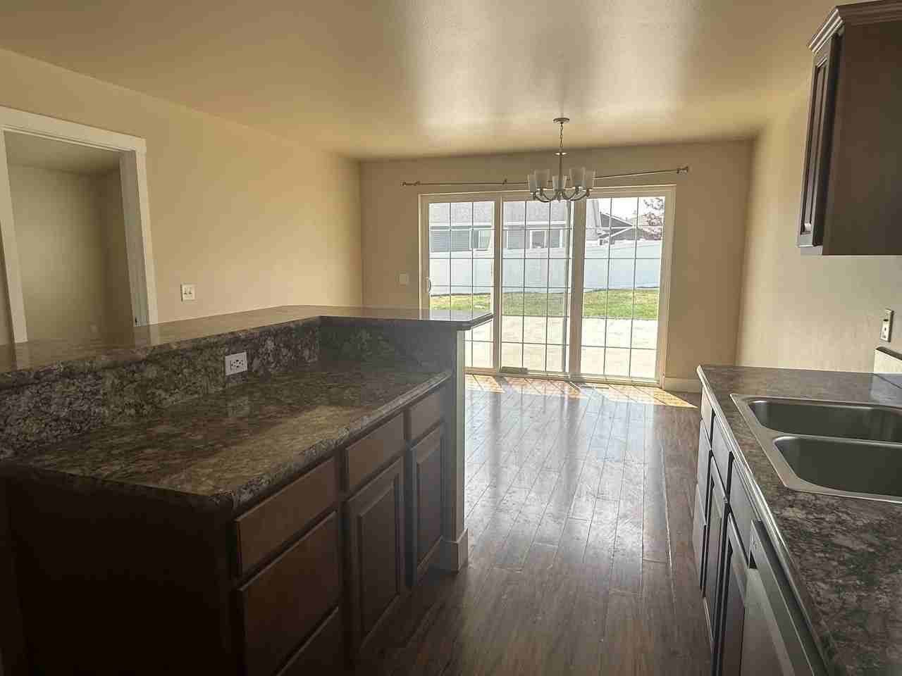 2222 Sierra Vista Cir - Photo 6 of 17