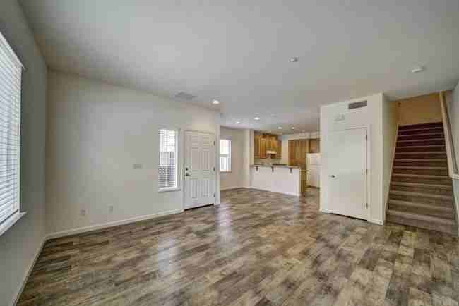 4389 N Walnut Rd - Photo 4 of 31