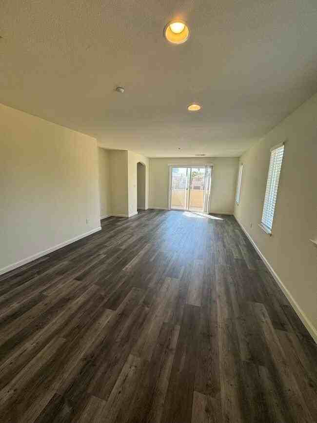 4389 N Walnut Rd - Photo 3 of 14