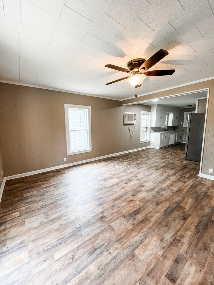 303 E Ripley Ave #1 - Photo 2 of 7