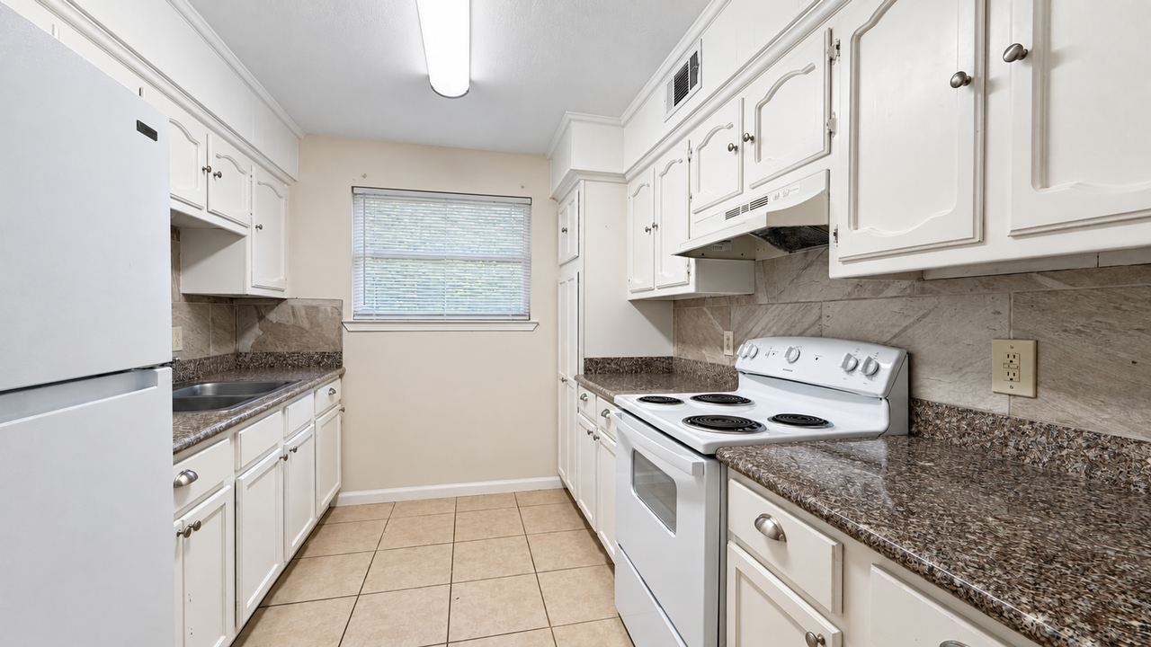14743 Central Woods Ave - Photo 2 of 10