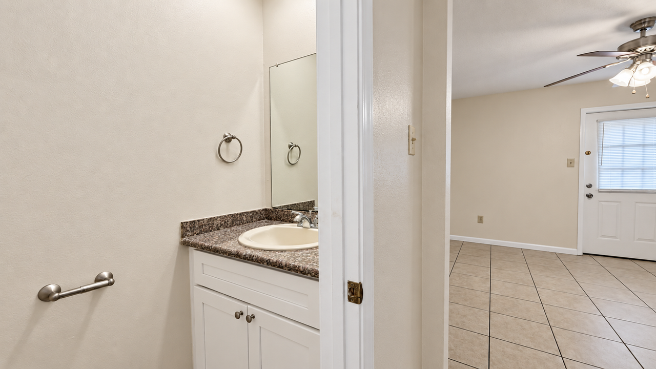 14743 Central Woods Ave - Photo 4 of 10