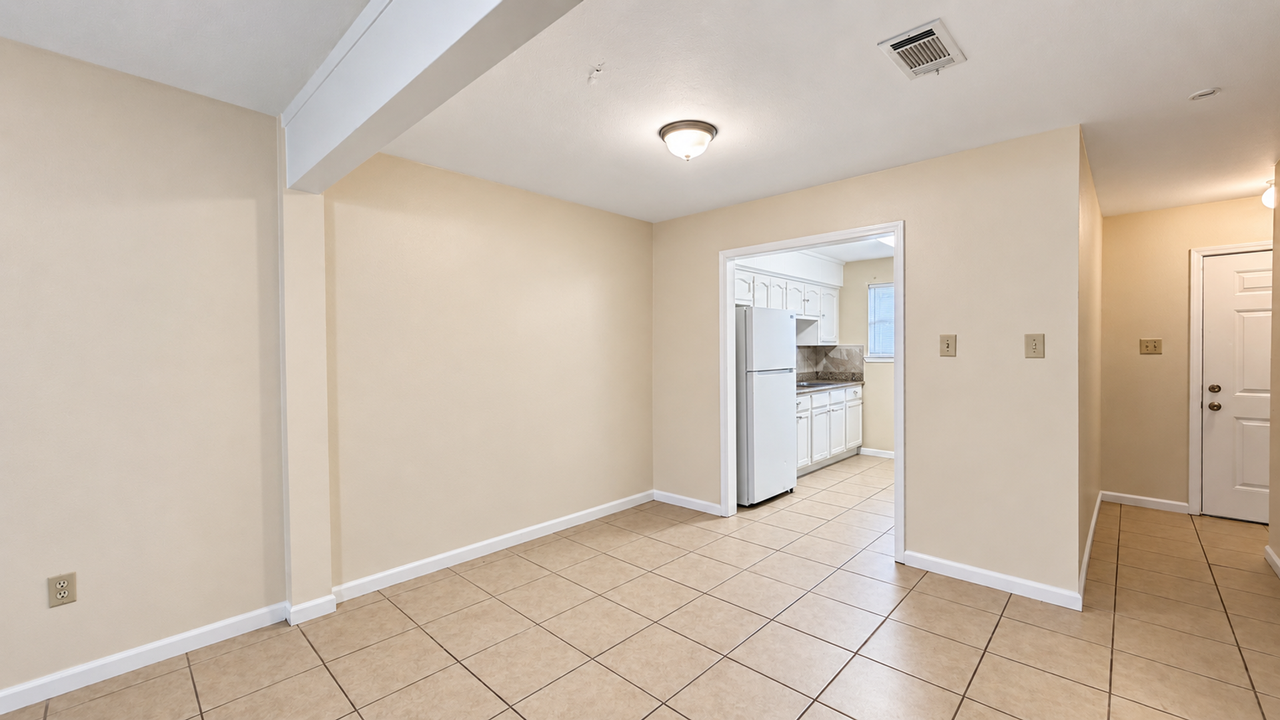 14743 Central Woods Ave - Photo 7 of 10