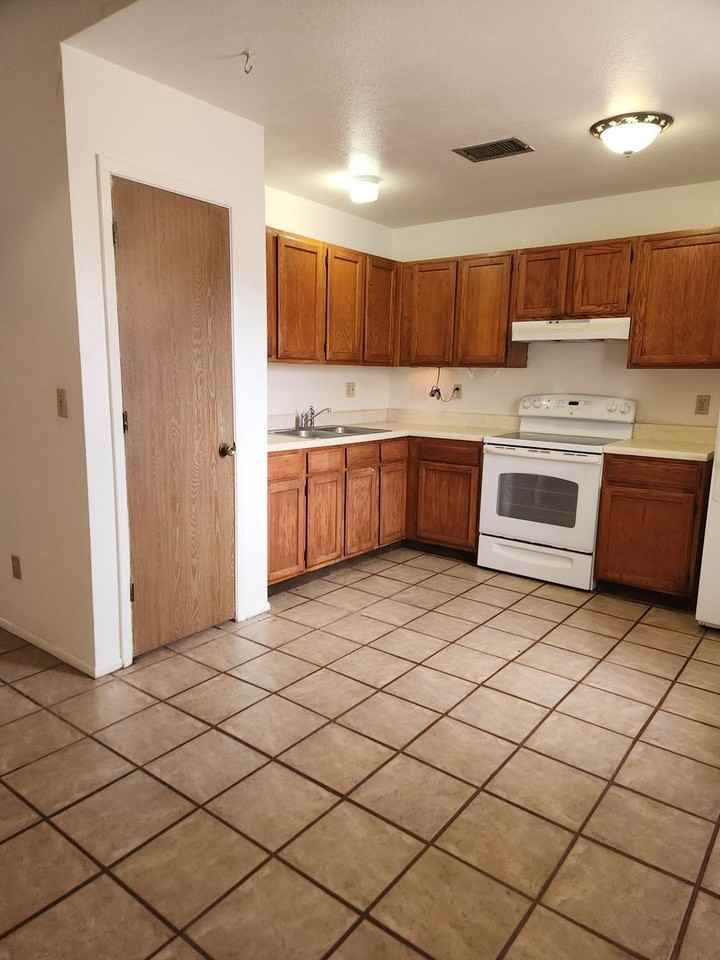 2784 N Columbus Blvd - Photo 3 of 17