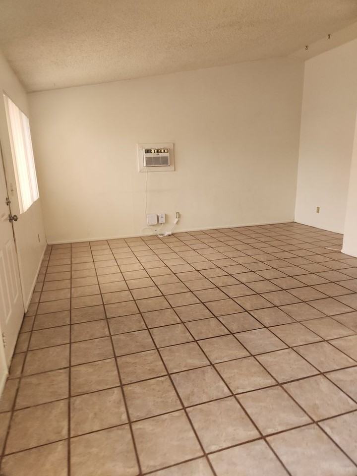 2784 N Columbus Blvd - Photo 6 of 17