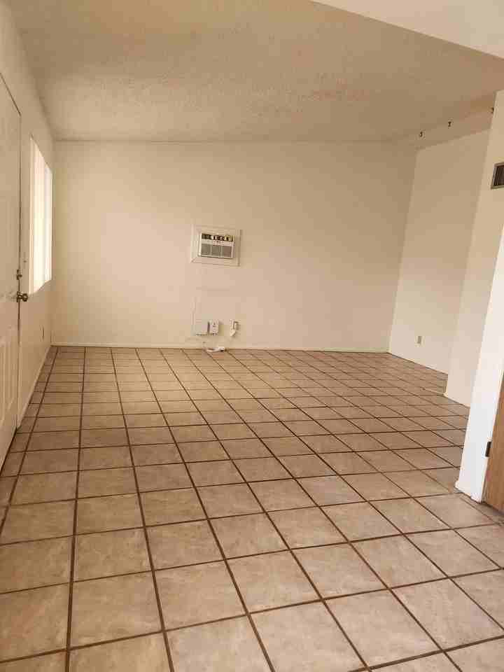 2784 N Columbus Blvd - Photo 7 of 17