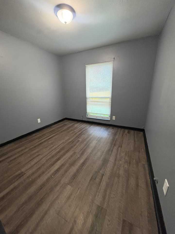 9315 Oak Knoll Ln #1 - Photo 4 of 10